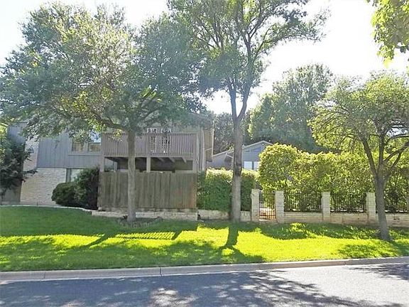 2nd image of 2000 Wychwood Dr