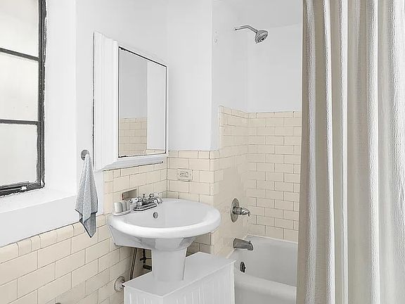 4th image of 25 Tudor City Pl APT 419