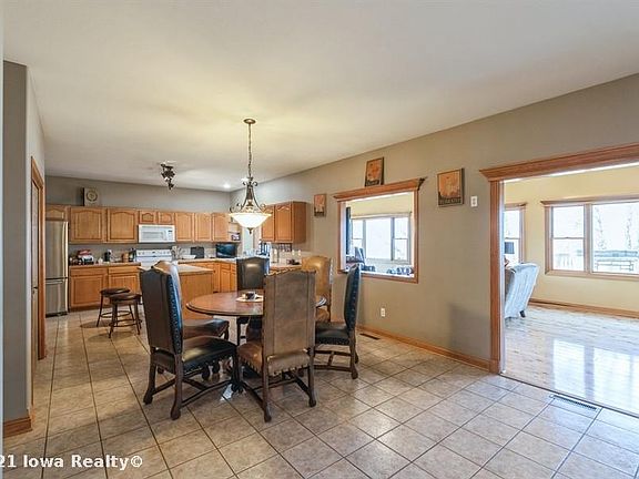 5th image of 10926 NE 117th Ct