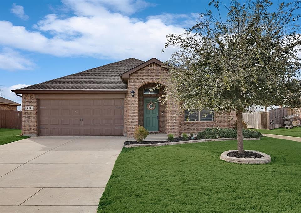 1st image of 228 Oaklawn Dr