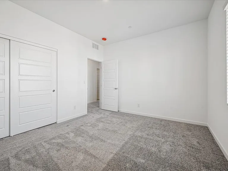 311 Mount Tyndall St — Photo 40