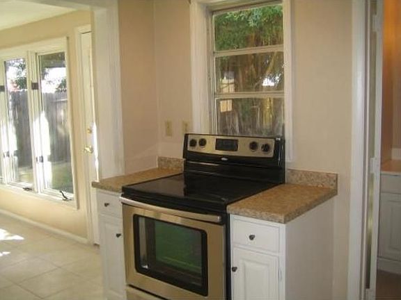 5th image of 105 Colonia Ln