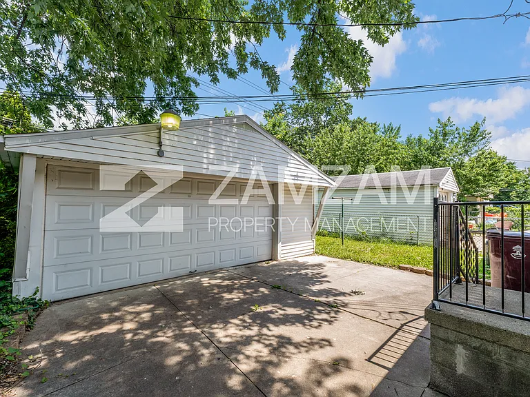 8233 Stephens Rd — Photo 13