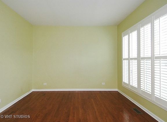 3rd image of 3122 Drury Ln