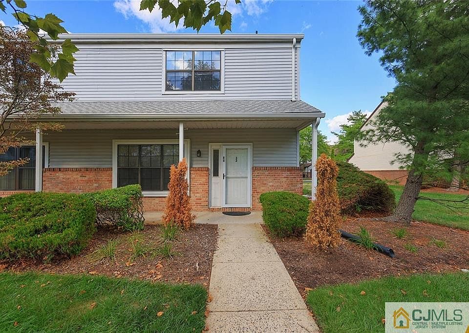1st image of 32 Aspen Dr
