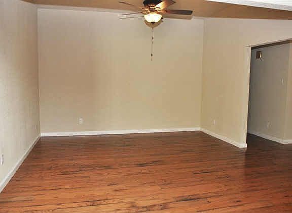 3rd image of 1616 Lake Side Ln