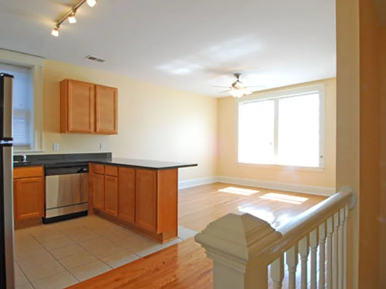 1021-23 S Boyle Ave — Photo 2