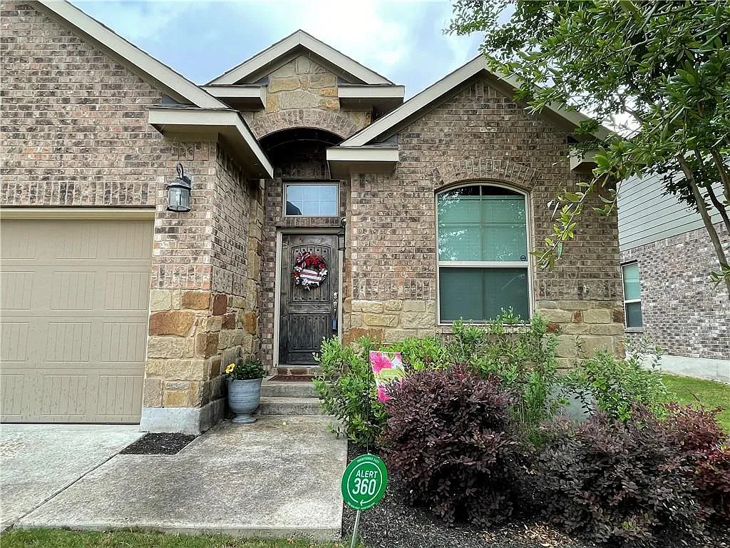 3 bed, 2.0 bath, 1723 sqft, $2,195 — Photo 2