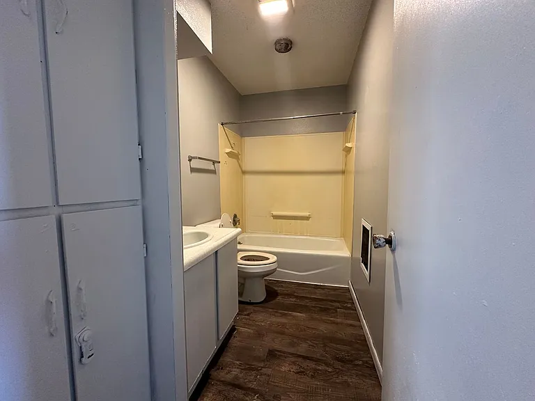410 Meade St — Photo 5