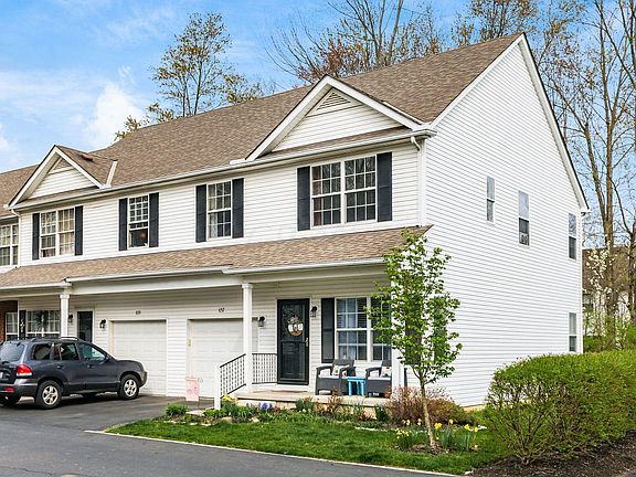 2nd image of 657 Grove Cir #2806
