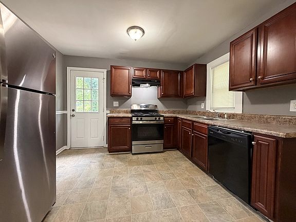 5th image of 1426 Joy Ln