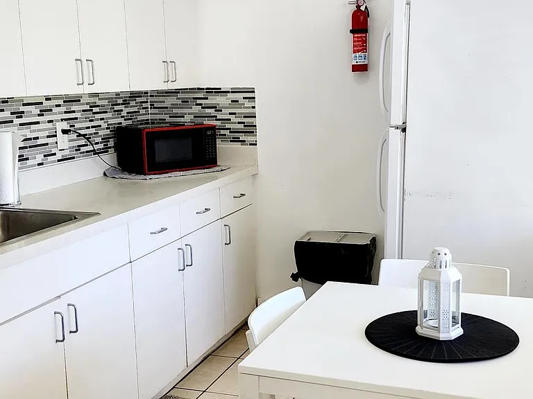 2305 Monroe St #8 — Photo 4