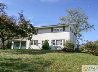 43 Raleigh Rd, Kendall Park, NJ 08824