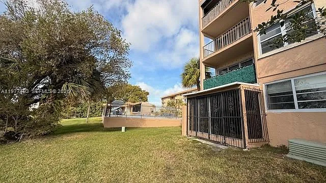 8895 Fontainebleau Blvd #111 — Photo 31