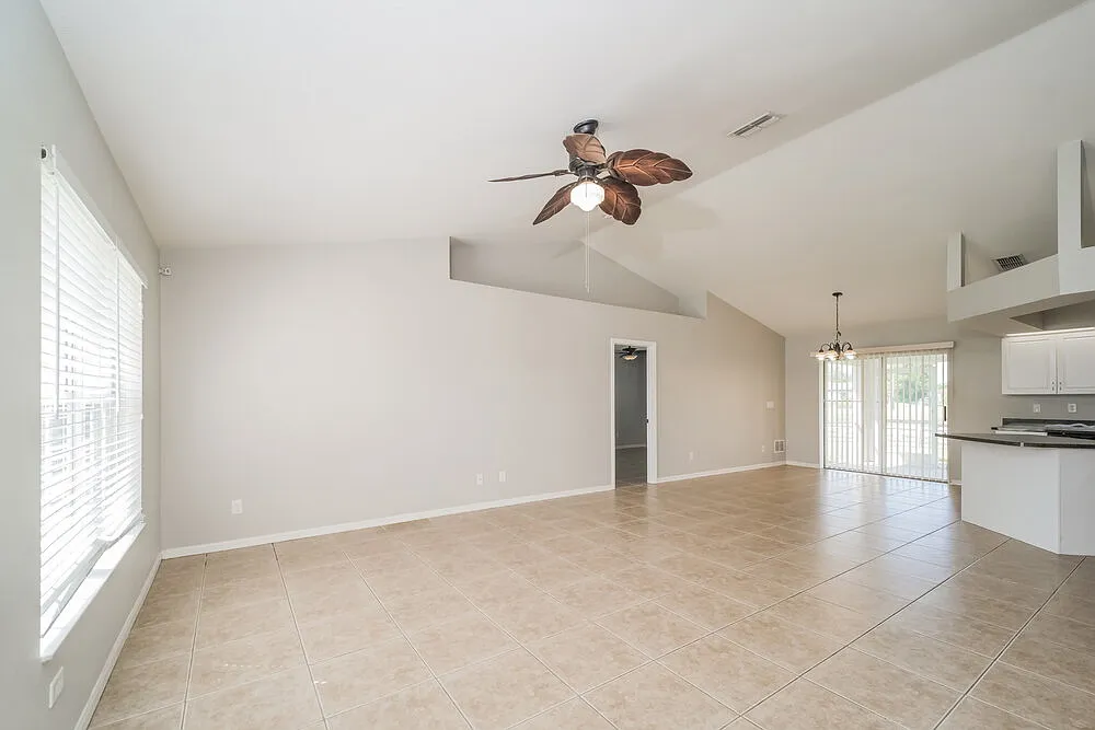 3 bed, 2.0 bath, 1479 sqft, $2,085 — Photo 4
