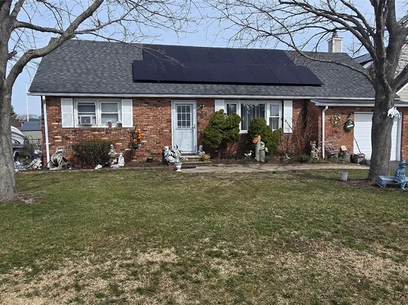 7 Fairlawn Court, Shirley, NY 11967