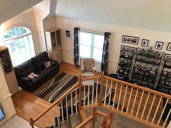 5th image of 5 Wood Haven Dr
