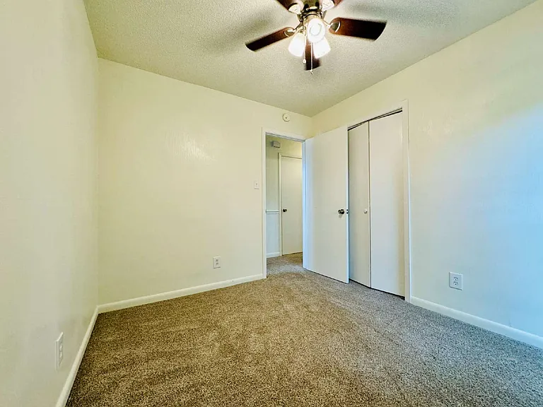 1009 Louisburg Pl — Photo 17