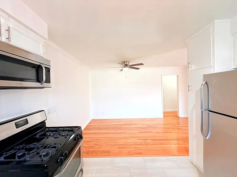 1323 N. Bronson Avenue — Photo 9