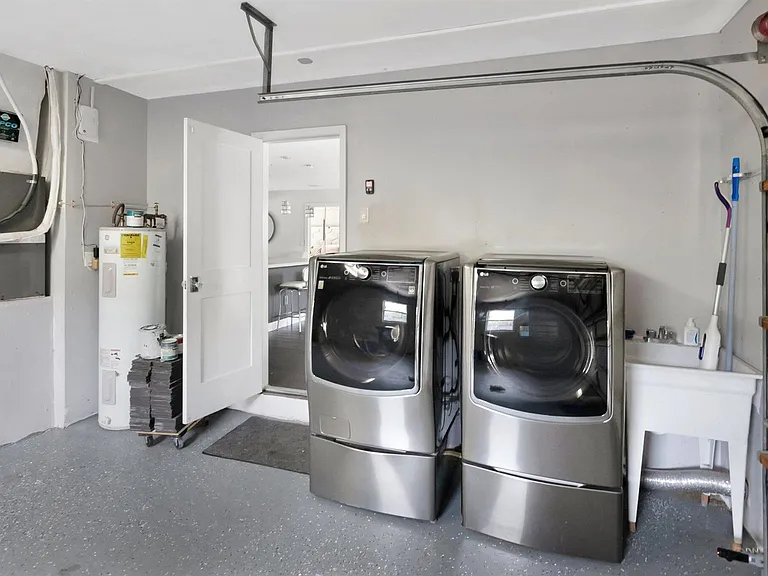 855 Berkeley St — Photo 32
