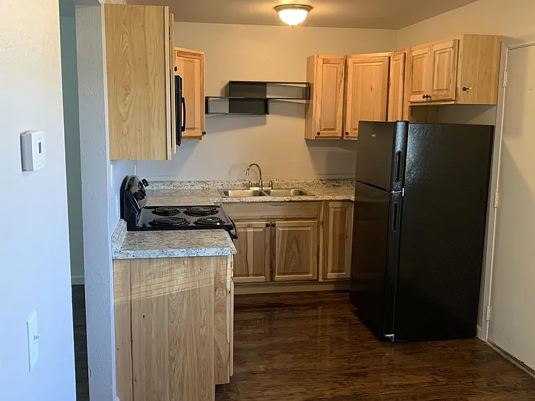 178 Rosewood Dr #B — Photo 2
