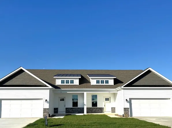 1342 Barrier Reef Dr, Martinsburg, WV 25403