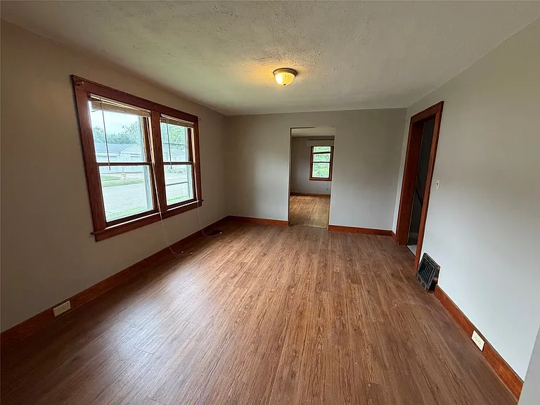 4250 Harding Dr — Photo 11