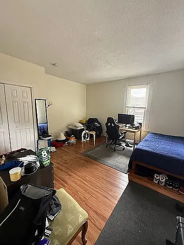 131 Howe St #22