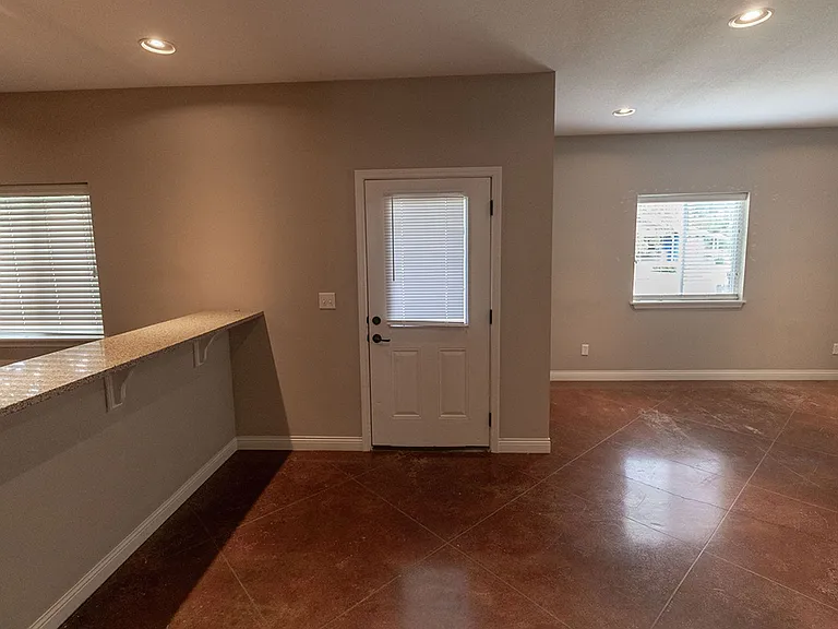 1413 Paris Rd — Photo 3