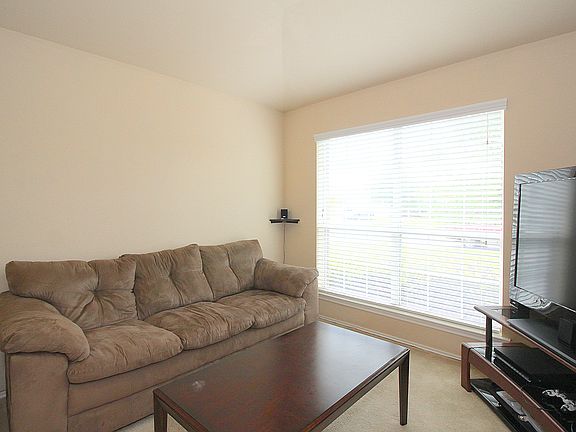 4th image of 911 Whitewing Ln