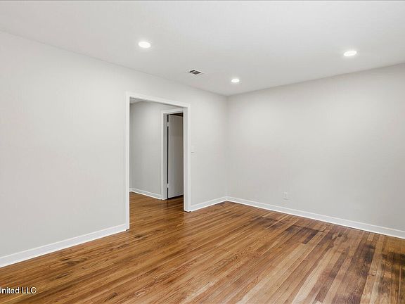 5th image of 107 Murial St