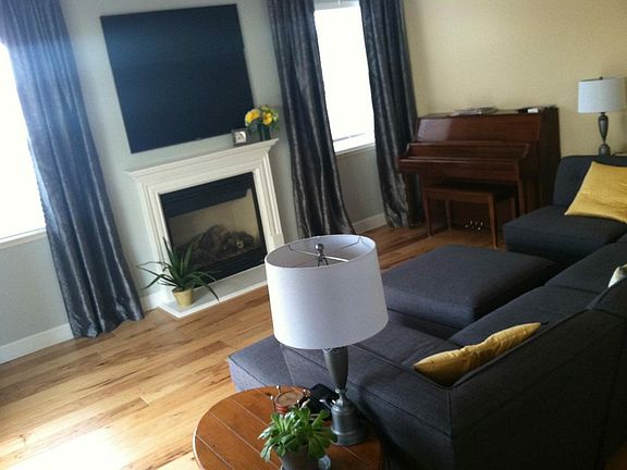 Family Room w/ gas fireplace