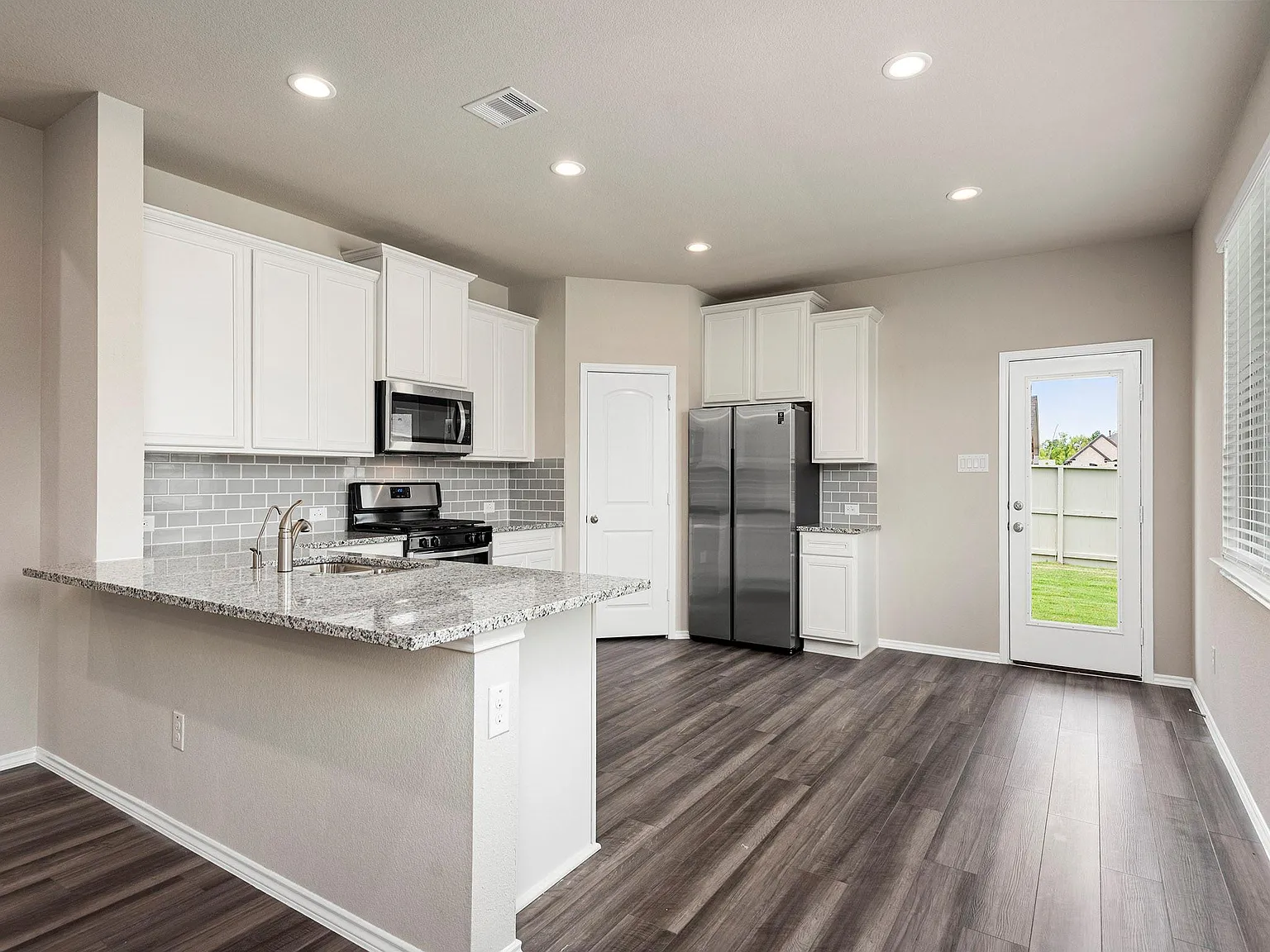 4 bed, 2.5 bath, 2181 sqft, $2,600 — Photo 4