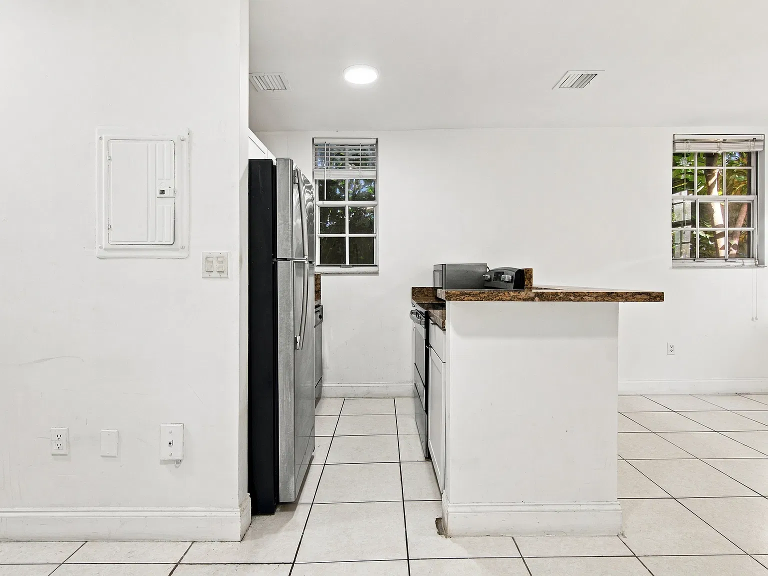 1 bed, 577 sqft, $1,950 — Photo 3