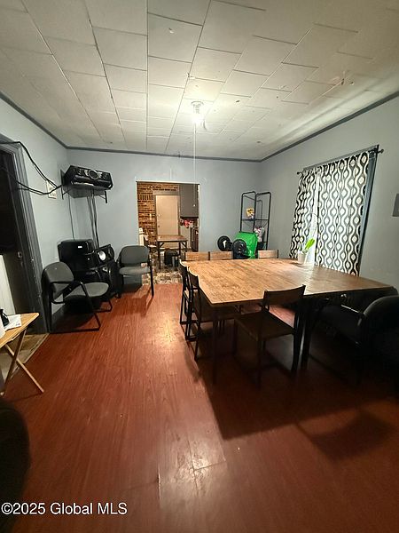 5th image of 519 Paige Street