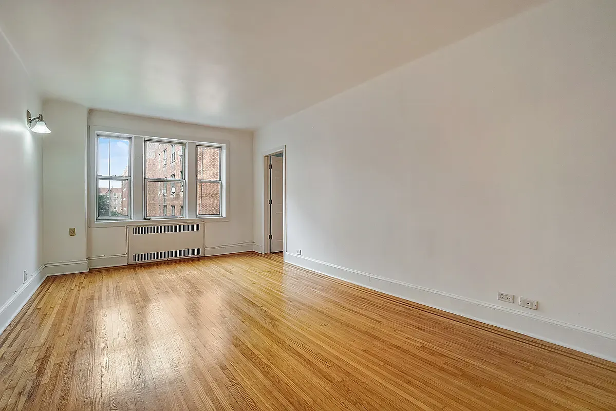 76-15 35th Avenue — Photo 2