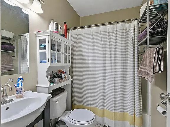 5th image of 2059 Allen Ave #2E