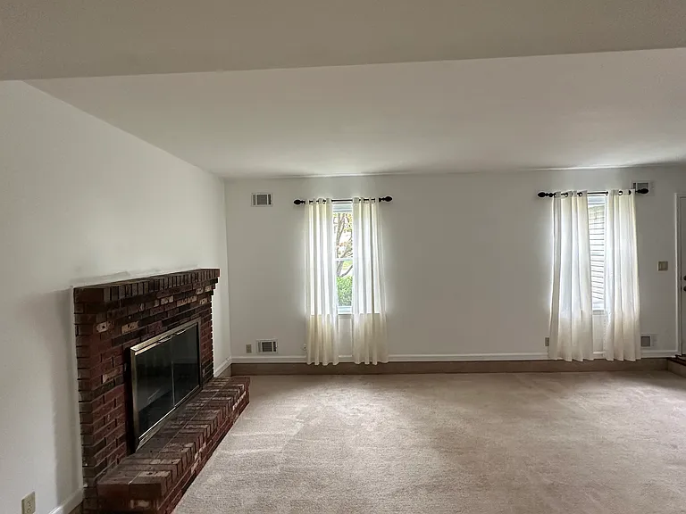 15 Linden Ln — Photo 4