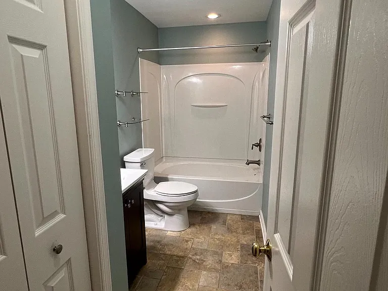 7 S Pointe Ln — Photo 12