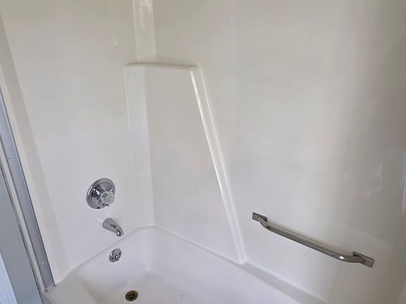 5th image of 385 Louise Ln