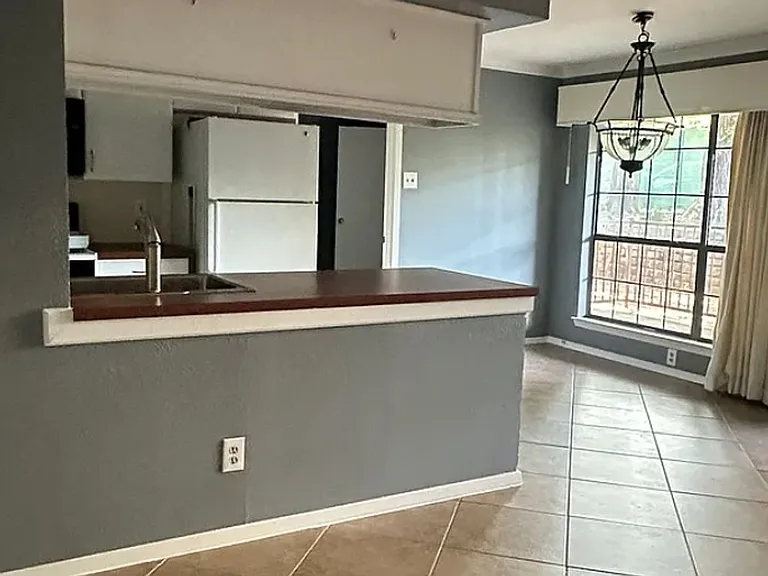 2505 Wedglea Dr — Photo 6
