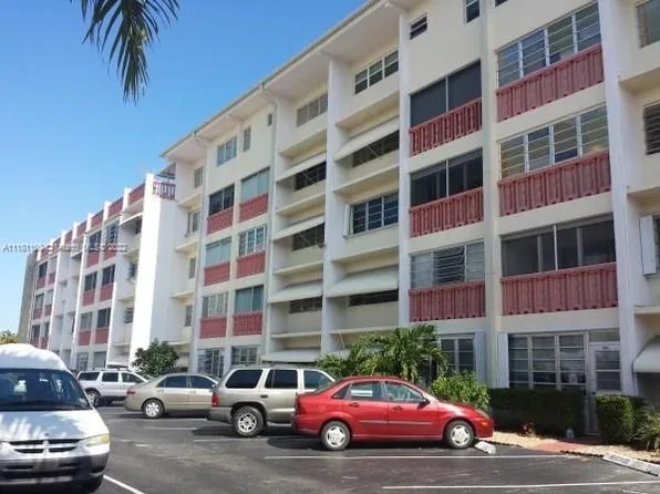 215 SE 3rd Ave APT 201D, Hallandale, FL 33009