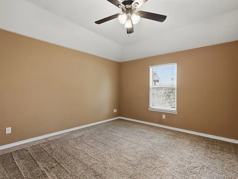 2484 Horse Shoe Dr — Photo 13