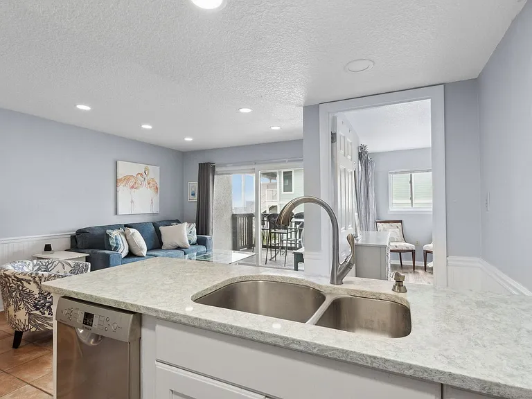 3056 S Fletcher Ave #203 — Photo 6