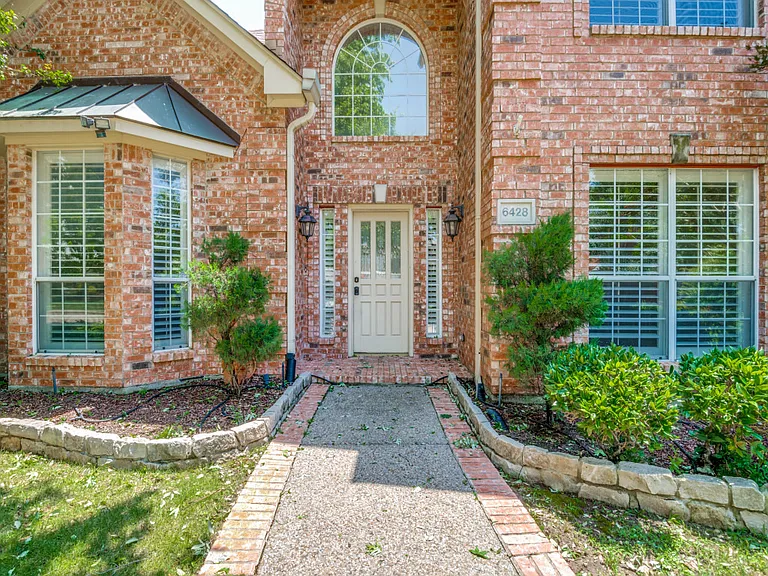 6428 Glenhollow Dr — Photo 3
