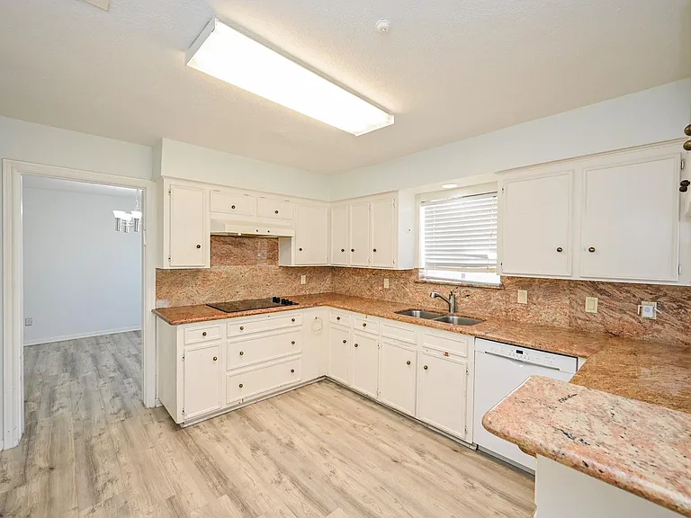 7735 Quail Meadow Dr — Photo 10