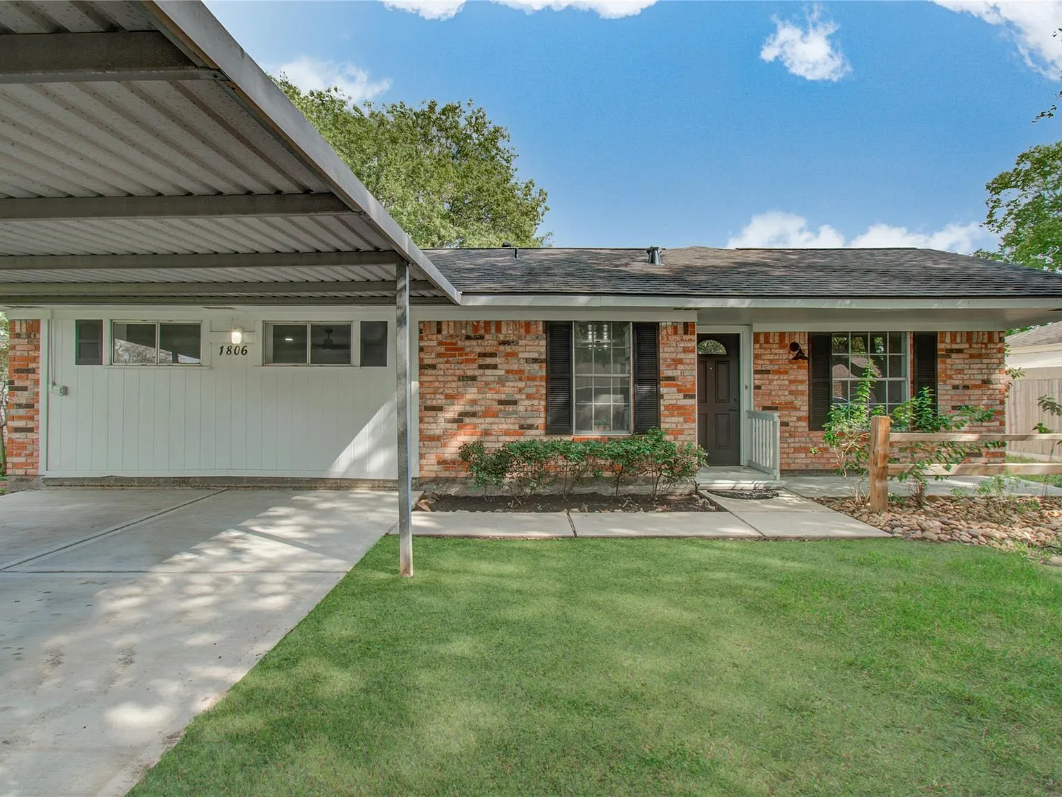 3 bed, 1.5 bath, 1698 sqft, $1,900 — Photo 2