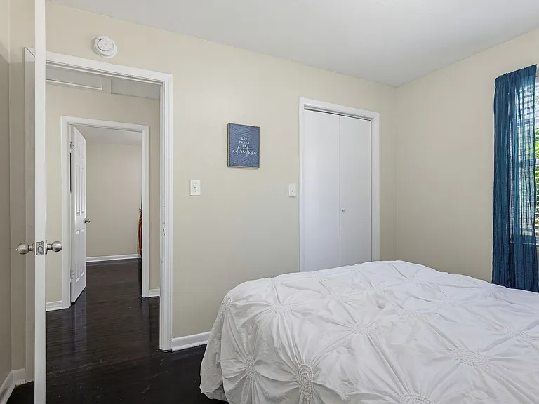 1095 Texas Pkwy — Photo 30