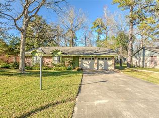 153 Greenleaf Ln, Conroe, TX 77304