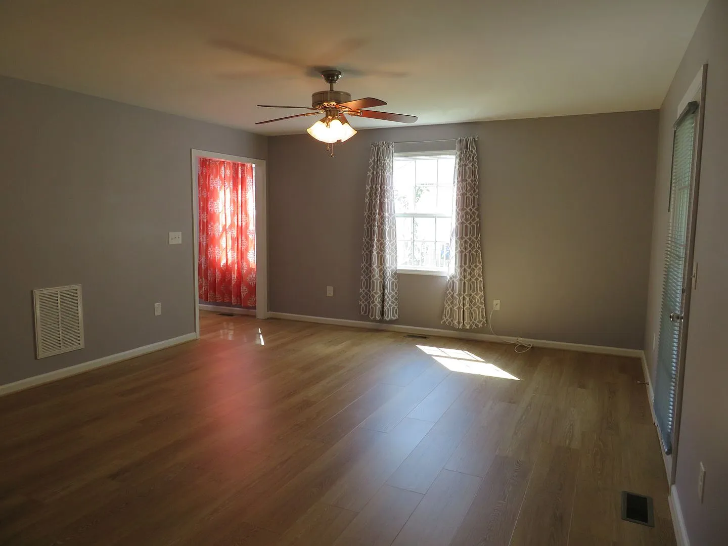 Spacious Home In West Point — Photo 2